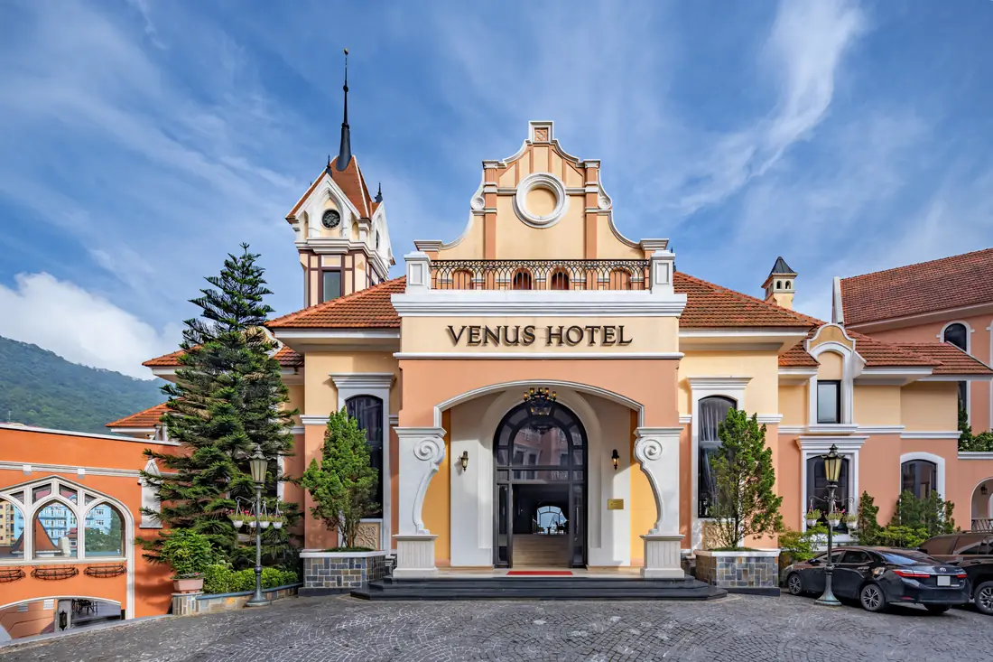 Cổng chính Venus Hotel Tam Đảo – Venus Hotel Tam Đảo
