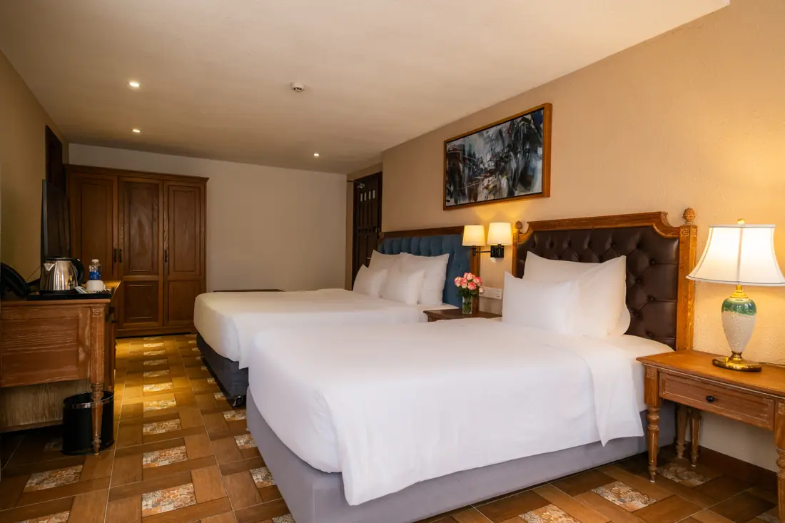 Hai giường riêng phòng Deluxe Triple – Venus Hotel Tam Đảo