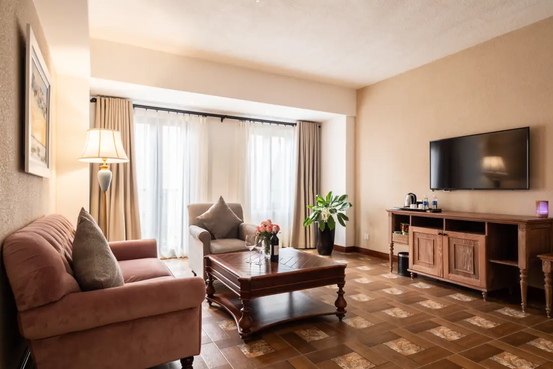Góc ghế bành phòng Suite – Venus Hotel Tam Đảo